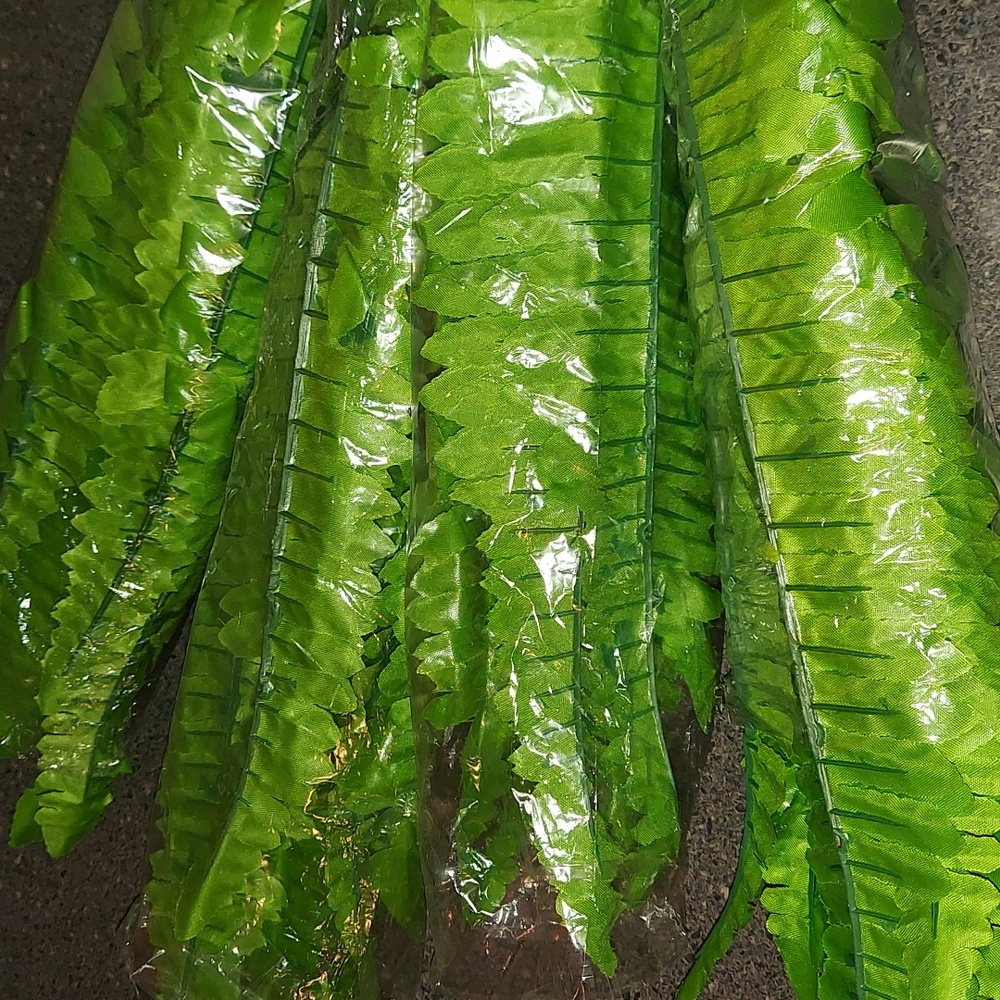 Flower/Fern decor NWT in original packaging never used 4 packs green